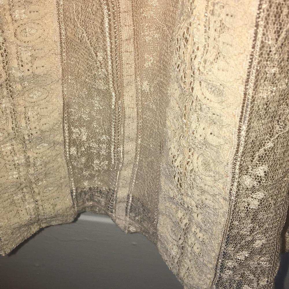 Cream lined lace sleeveless top - Picture 3 of 4